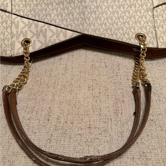 Michael Kors Cream and Gold Shoulder Bag - Picture 14 of 15